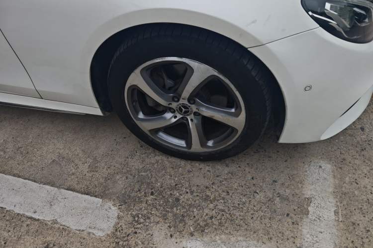 Used Mercedes-Benz E-Class 2017 E 200 L Sport 4MATIC Right Front Wheel Hub