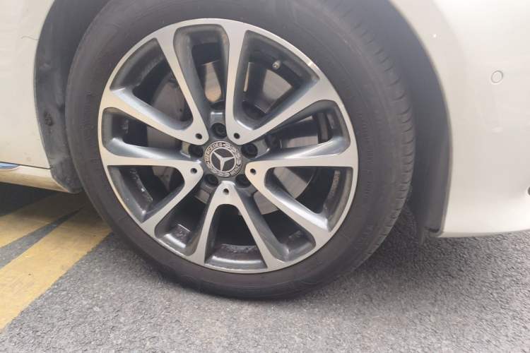Used Mercedes-Benz E-Class 2017 E 300 L Luxury Model Right Front Wheel Hub