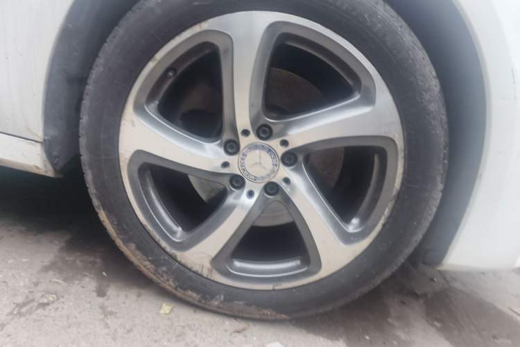 Used Mercedes-Benz E-Class 2017 E 200 L Sport 4MATIC Right Front Wheel Hub