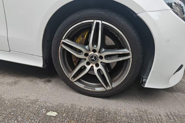Used Mercedes-Benz E-Class 2017 E 200 4MATIC Coupe Right Front Wheel Hub