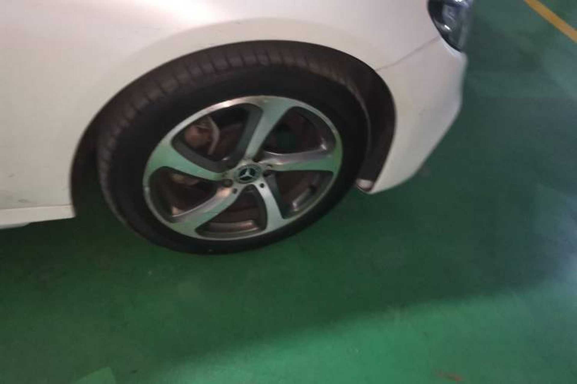 Used Mercedes-Benz E-Class 2017 E 200 L Sport 4MATIC Right Front Wheel Hub