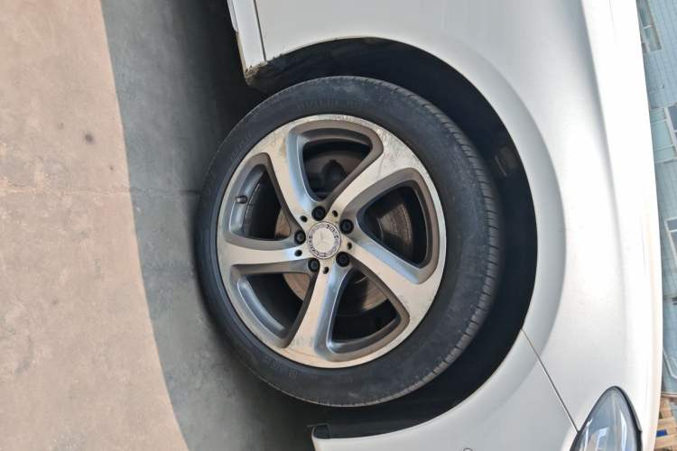 Used Mercedes-Benz E-Class 2017 E 200 L Sport 4MATIC Right Front Wheel Hub