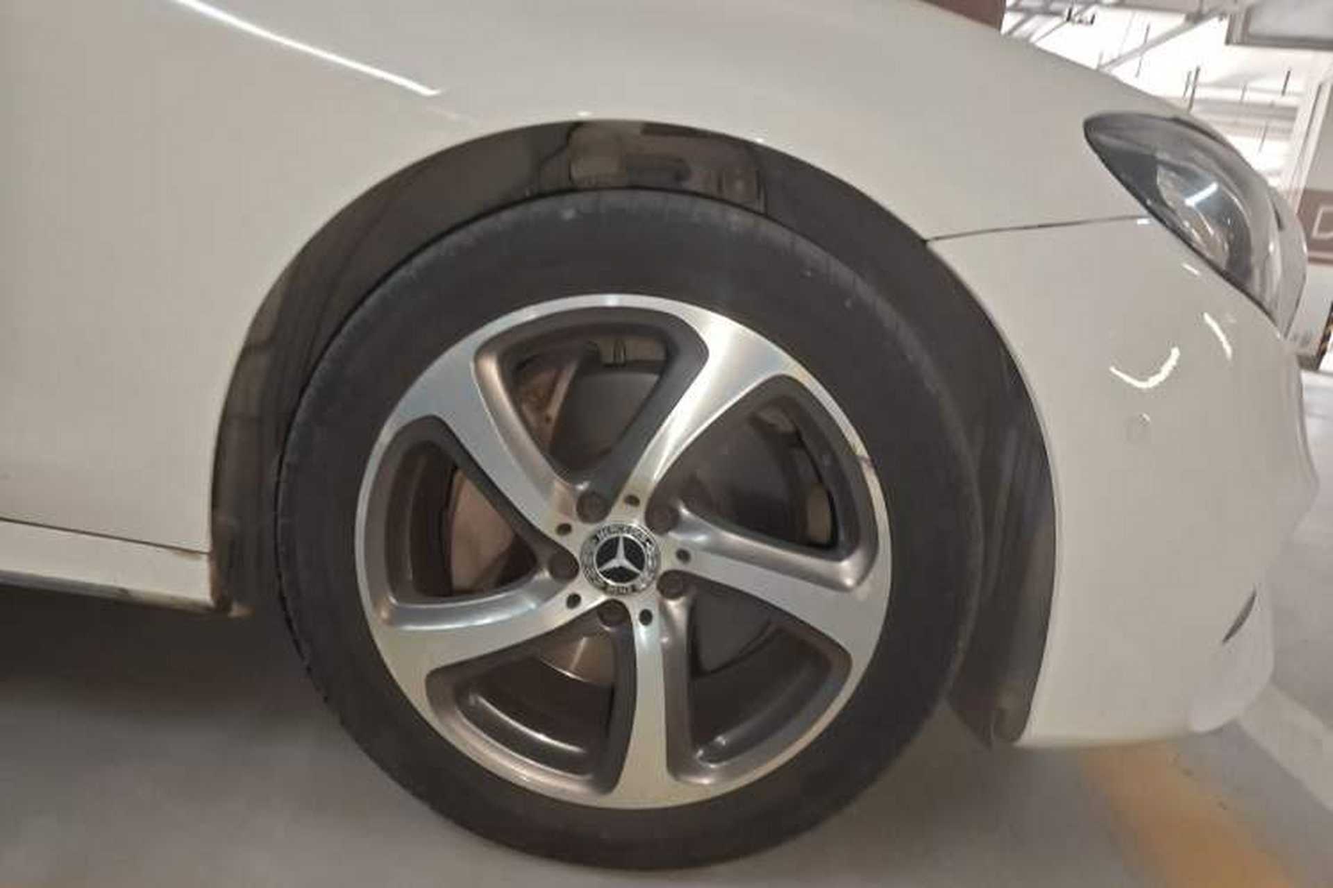 Used Mercedes-Benz E-Class 2017 E 300 L Sporty and Stylish Model Right Front Wheel Hub