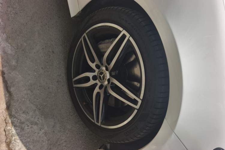 Used Mercedes-Benz E-Class 2017 E 300 Coupe Right Front Wheel Hub