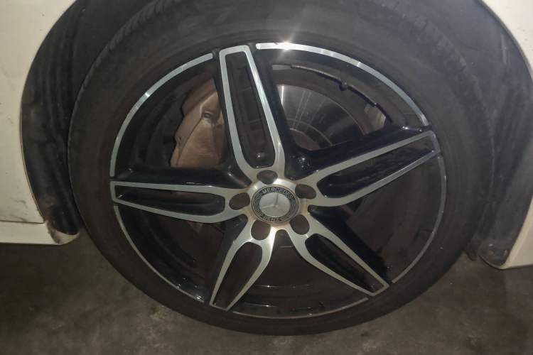 Used Mercedes-Benz E-Class 2017 E 300 Sport Edition Right Front Wheel Hub