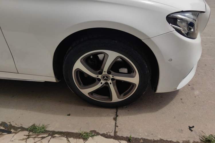 Used Mercedes-Benz E-Class 2017 E 200 L 4MATIC Right Front Wheel Hub