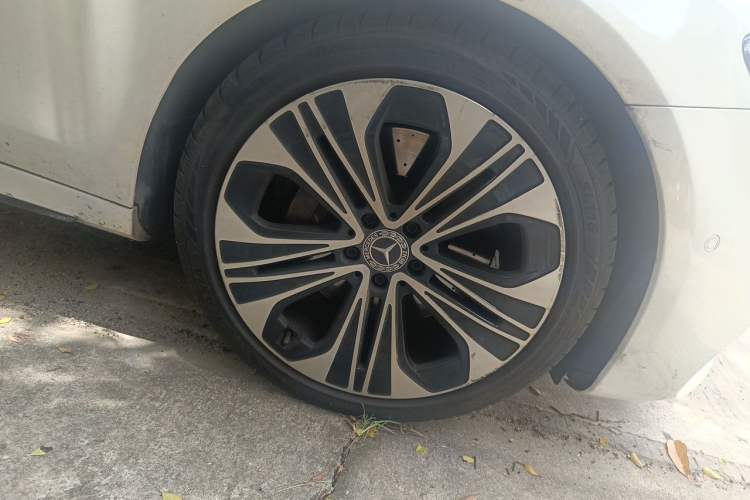Used Mercedes-Benz E-Class 2017 E 320 L 4MATIC Right Front Wheel Hub
