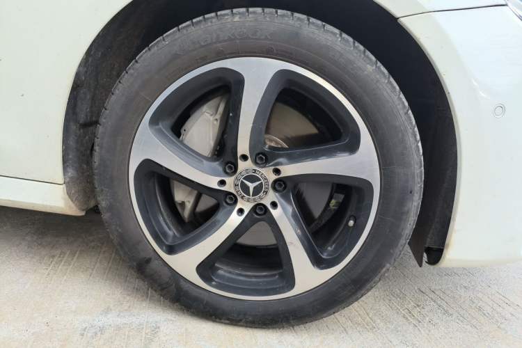Used Mercedes-Benz E-Class 2017 Restyled E 300 Sport Edition Right Front Wheel Hub