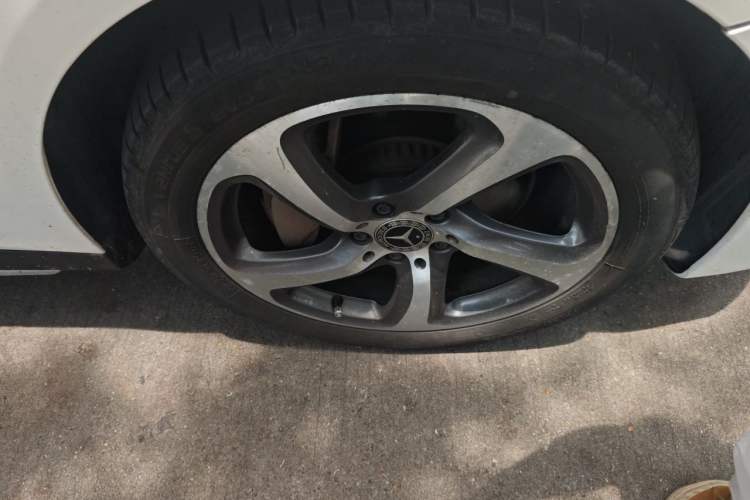 Used Mercedes-Benz E-Class 2017 E 300 L Sporty and Stylish Model Right Front Wheel Hub