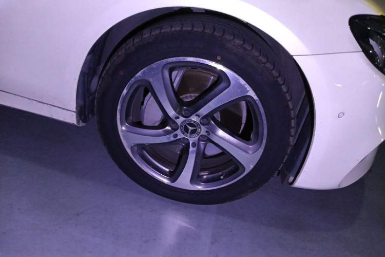 Used Mercedes-Benz E-Class 2017 E 300 L Sport Luxury Edition Right Front Wheel Hub
