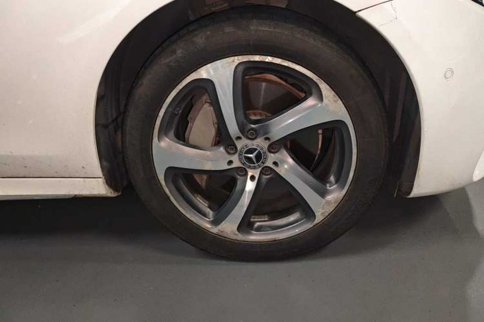 Used Mercedes-Benz E-Class 2017 E 300 L Sport Luxury Edition Right Front Wheel Hub