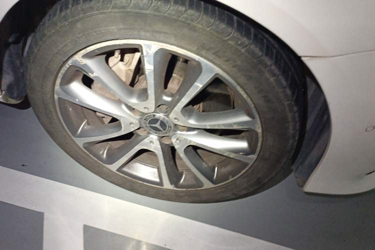 Used Mercedes-Benz E-Class 2017 E 300 L Luxury Model Right Front Wheel Hub