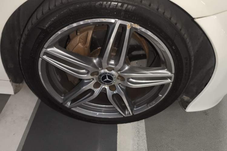 Used Mercedes-Benz E-Class 2017 E 200 Coupe Right Front Wheel Hub