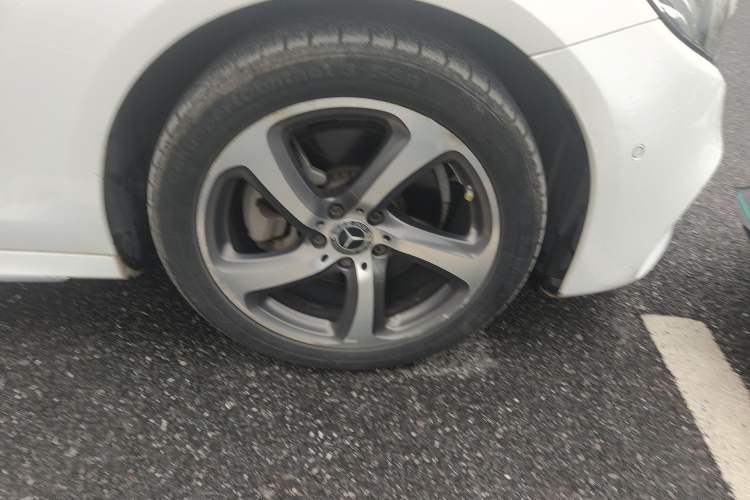 Used Mercedes-Benz E-Class 2017 E 200 L Sport 4MATIC Right Front Wheel Hub