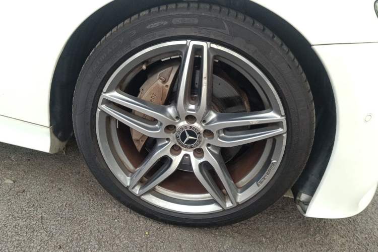 Used Mercedes-Benz E-Class 2017 E 200 Coupe Right Front Wheel Hub