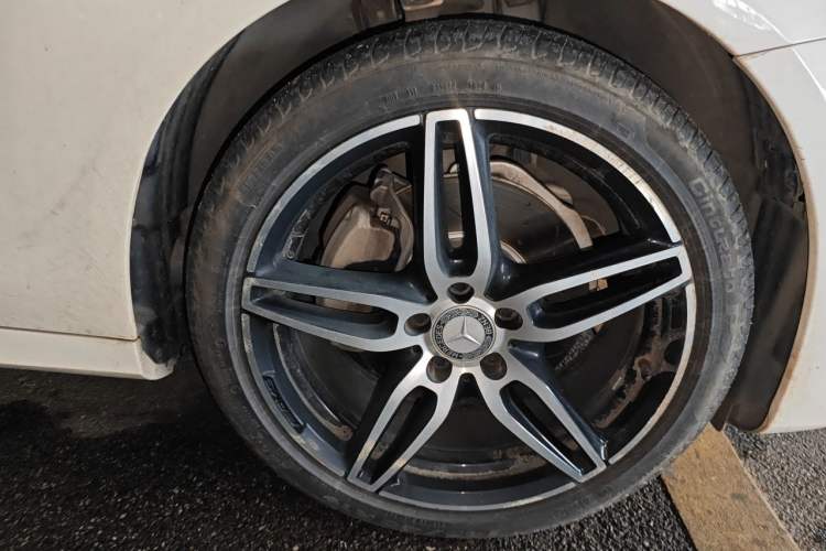 Used Mercedes-Benz E-Class 2017 Facelift E 200 Sport 4MATIC Right Front Wheel Hub