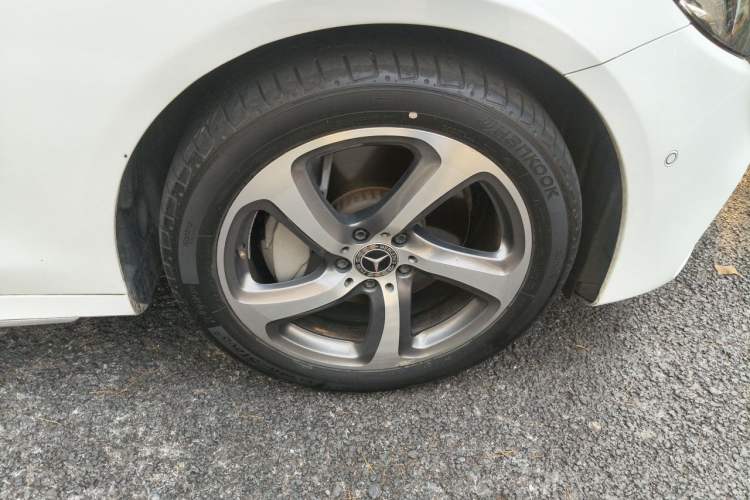Used Mercedes-Benz E-Class 2017 E 300 L Sport Luxury Edition Right Front Wheel Hub