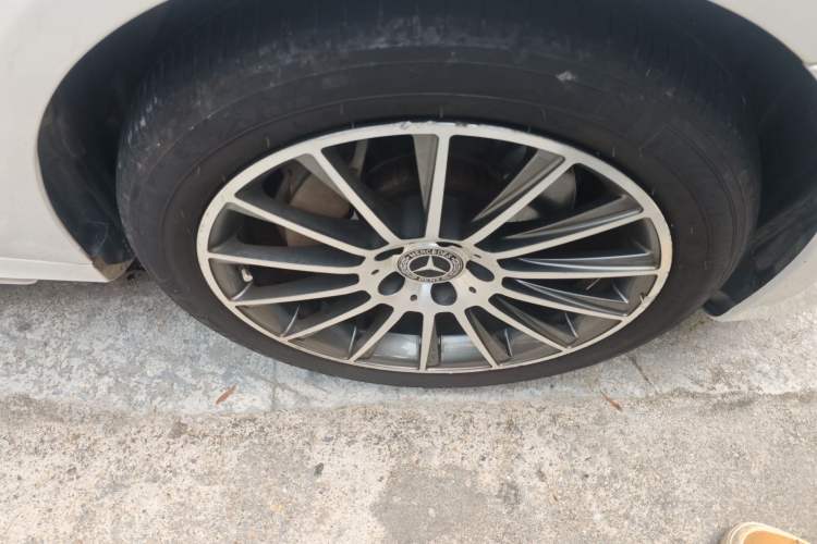 Used Mercedes-Benz E-Class 2017 E 300 L Sport Luxury Edition Right Front Wheel Hub