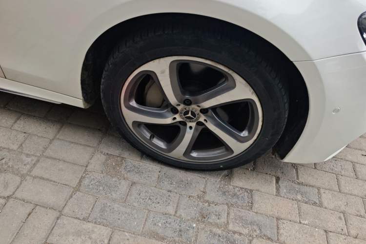 Used Mercedes-Benz E-Class 2017 E 300 L Sport Luxury Edition Right Front Wheel Hub
