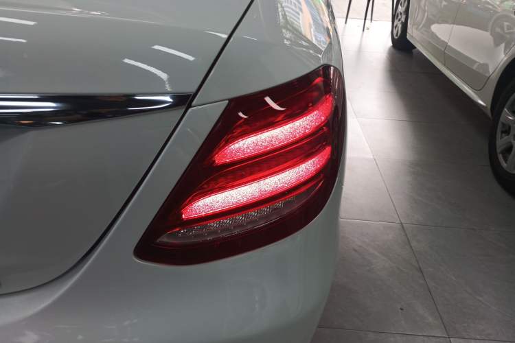 Used Mercedes-Benz E-Class 2017 E 300 L Sport Luxury Edition Right Rear Taillight