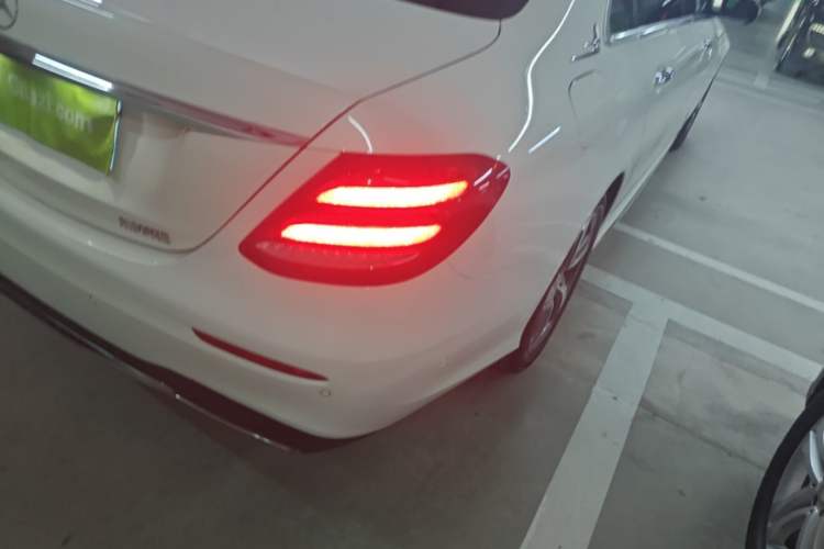 Used Mercedes-Benz E-Class 2017 E 300 L Sport Luxury Edition Right Rear Taillight