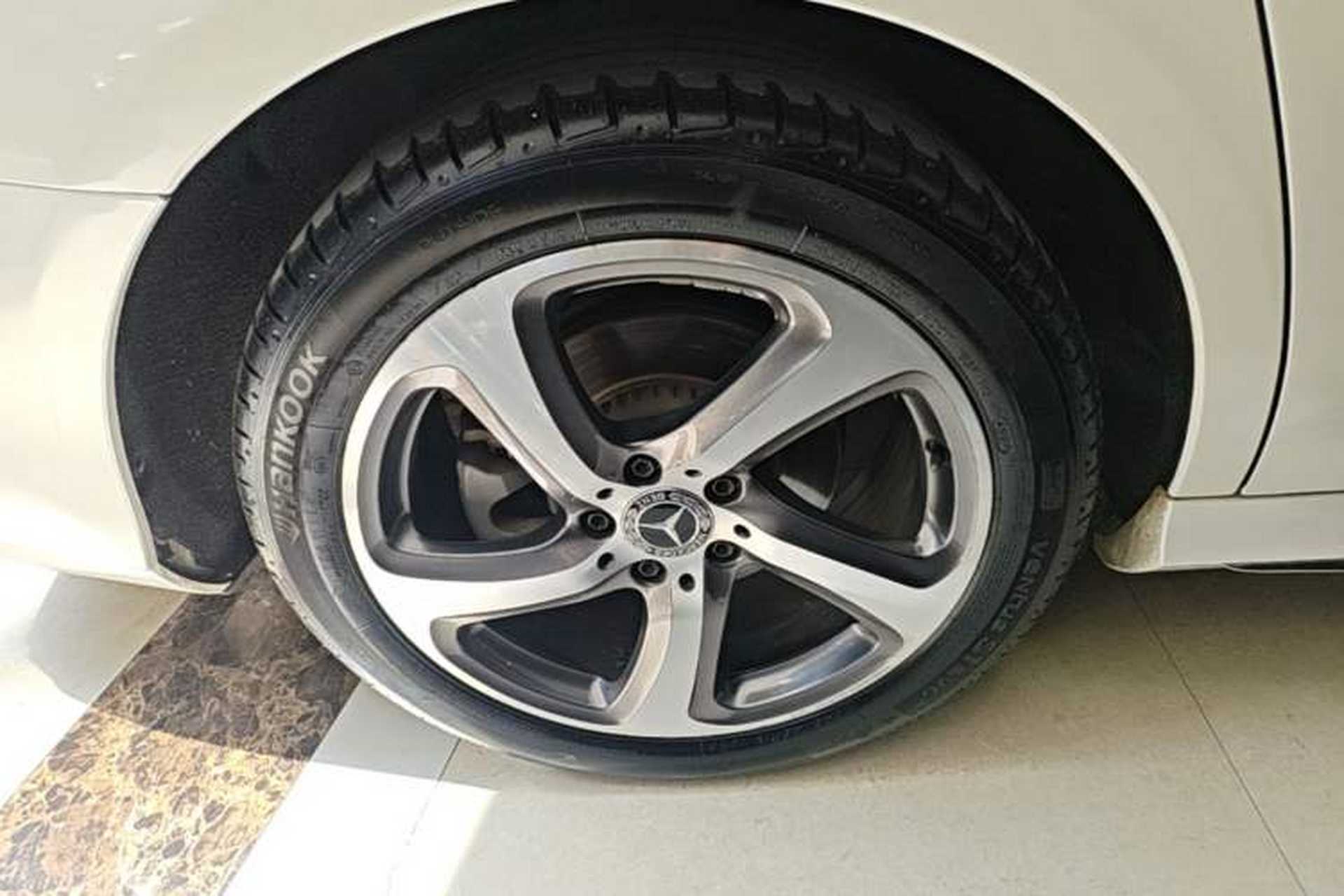 Used Mercedes-Benz E-Class 2017 E 300 L Sporty and Stylish Model Right Rear Wheel Hub