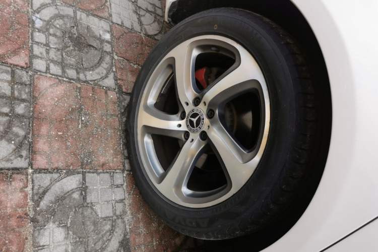 Used Mercedes-Benz E-Class 2017 E 300 L Sport Luxury Edition Right Rear Wheel Hub