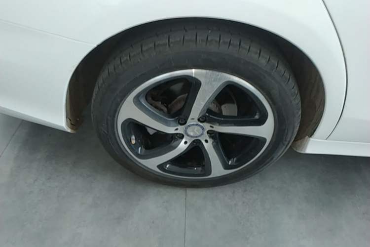 Used Mercedes-Benz E-Class 2017 E 200 Sport Right Rear Wheel Hub