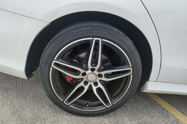 Used Mercedes-Benz E-Class 2017 E 200 Sport 4MATIC Right Rear Wheel Hub