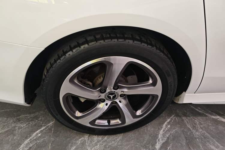 Used Mercedes-Benz E-Class 2017 E 300 L Sporty and Stylish Model Right Rear Wheel Hub
