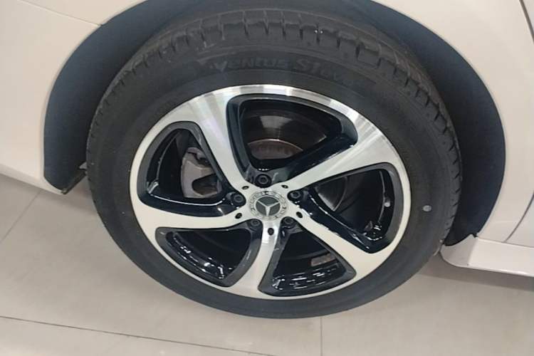 Used Mercedes-Benz E-Class 2017 Facelift E 200 Sport 4MATIC Right Rear Wheel Hub
