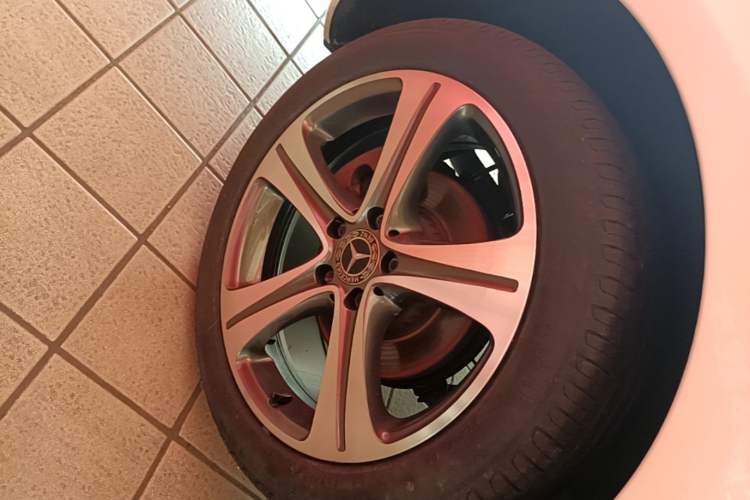 Used Mercedes-Benz E-Class 2017 E 200 L Sport 4MATIC Right Rear Wheel Hub