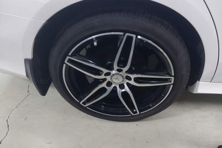 Used Mercedes-Benz E-Class 2017 E 200 Sport 4MATIC Right Rear Wheel Hub