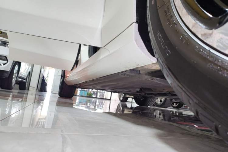 Used Mercedes-Benz E-Class 2017 E 200 Sport Right Side Sill