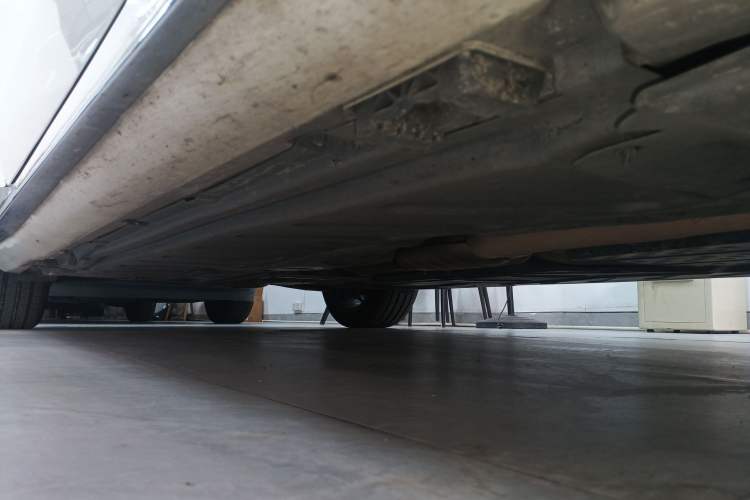 Used Mercedes-Benz E-Class 2017 E 300 L Sport Luxury Edition Right Side Sill