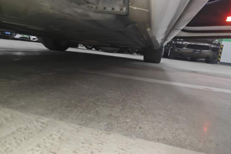 Used Mercedes-Benz E-Class 2017 E 300 L Sport Luxury Edition Right Side Sill