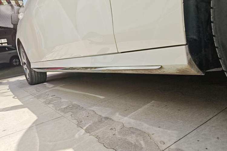 Used Mercedes-Benz E-Class 2017 E 200 L Sport 4MATIC Right Side Sill