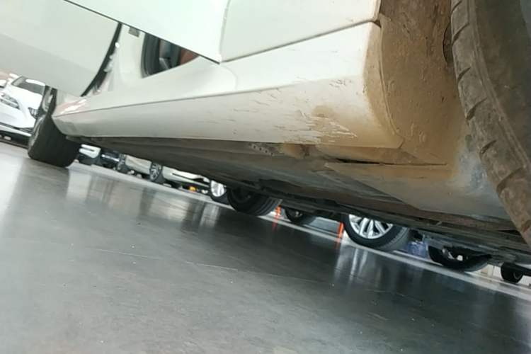 Used Mercedes-Benz E-Class 2017 E 200 Sport Right Side Sill