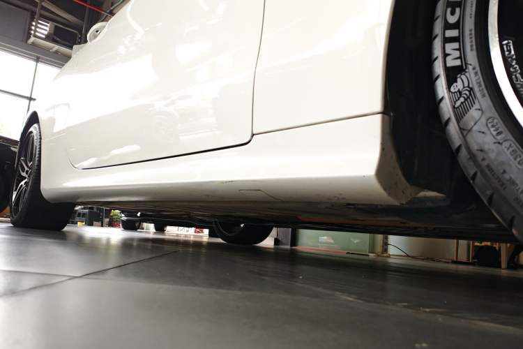 Used Mercedes-Benz E-Class 2017 E 300 Coupe Right Side Sill