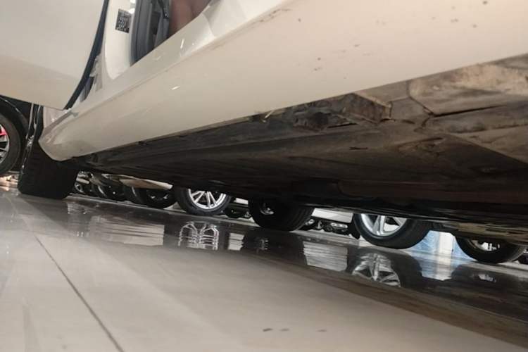 Used Mercedes-Benz E-Class 2017 Facelift E 200 Sport 4MATIC Right Side Sill