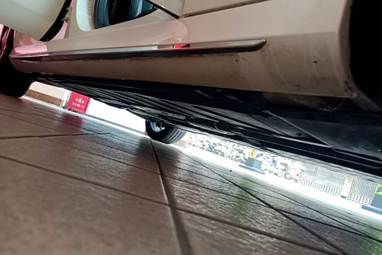 Used Mercedes-Benz E-Class 2017 E 200 L Sport 4MATIC Right Side Sill