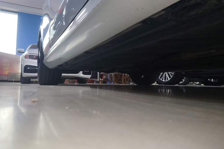 Used Mercedes-Benz E-Class 2017 E 200 Sport 4MATIC Right Side Sill