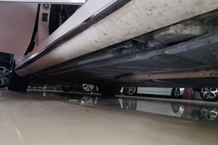 Used Mercedes-Benz E-Class 2017 E 300 L Sporty and Stylish Model Right Side Sill