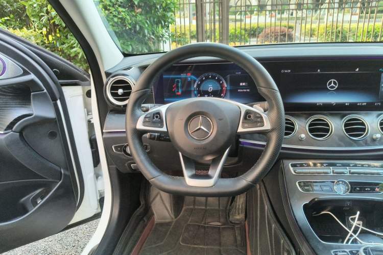 Used Mercedes-Benz E-Class 2017 E 300 L Sport Luxury Edition Steering Wheel