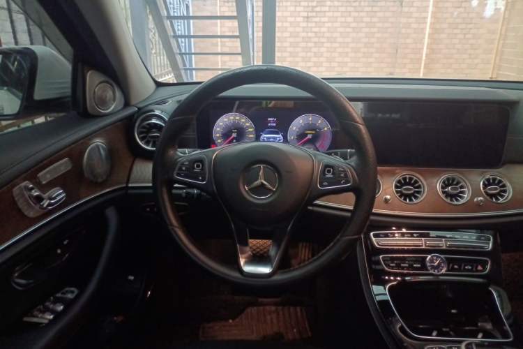 Used Mercedes-Benz E-Class 2017 E 300 L Luxury Model Steering Wheel