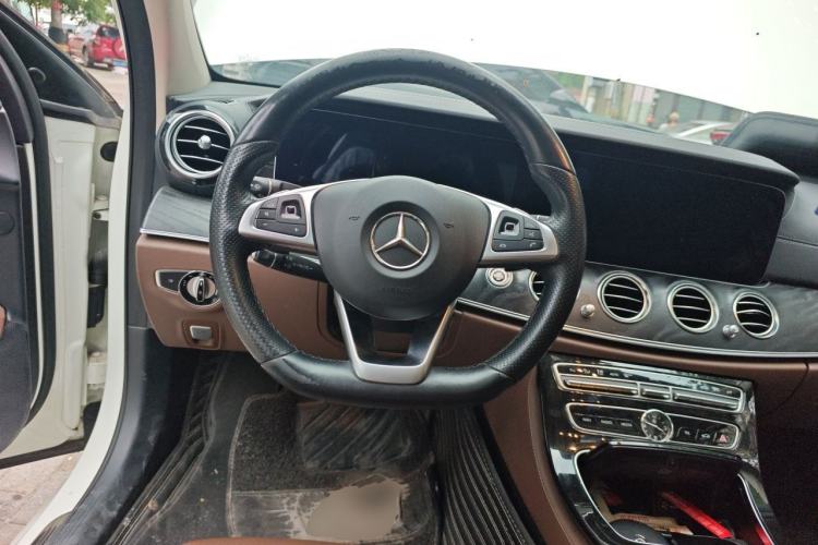 Used Mercedes-Benz E-Class 2017 E 300 L Sport Luxury Edition Steering Wheel