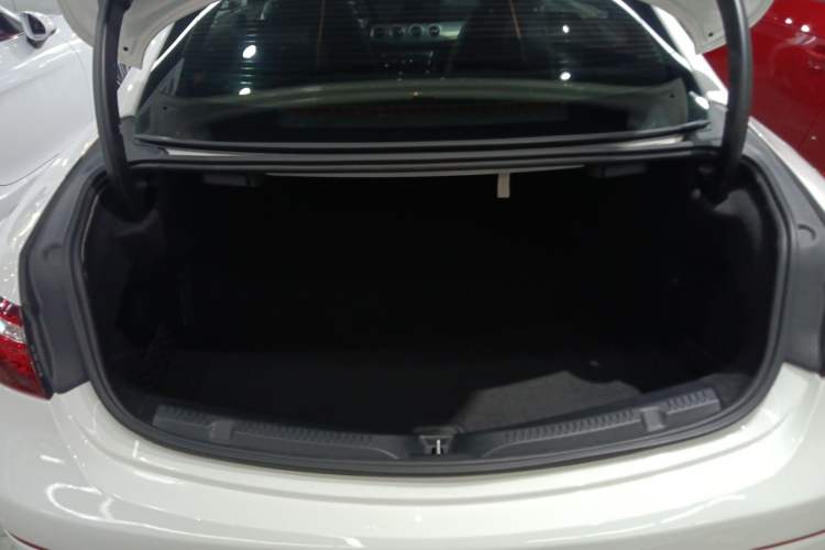 Used Mercedes-Benz E-Class 2017 E 200 Coupe Trunk