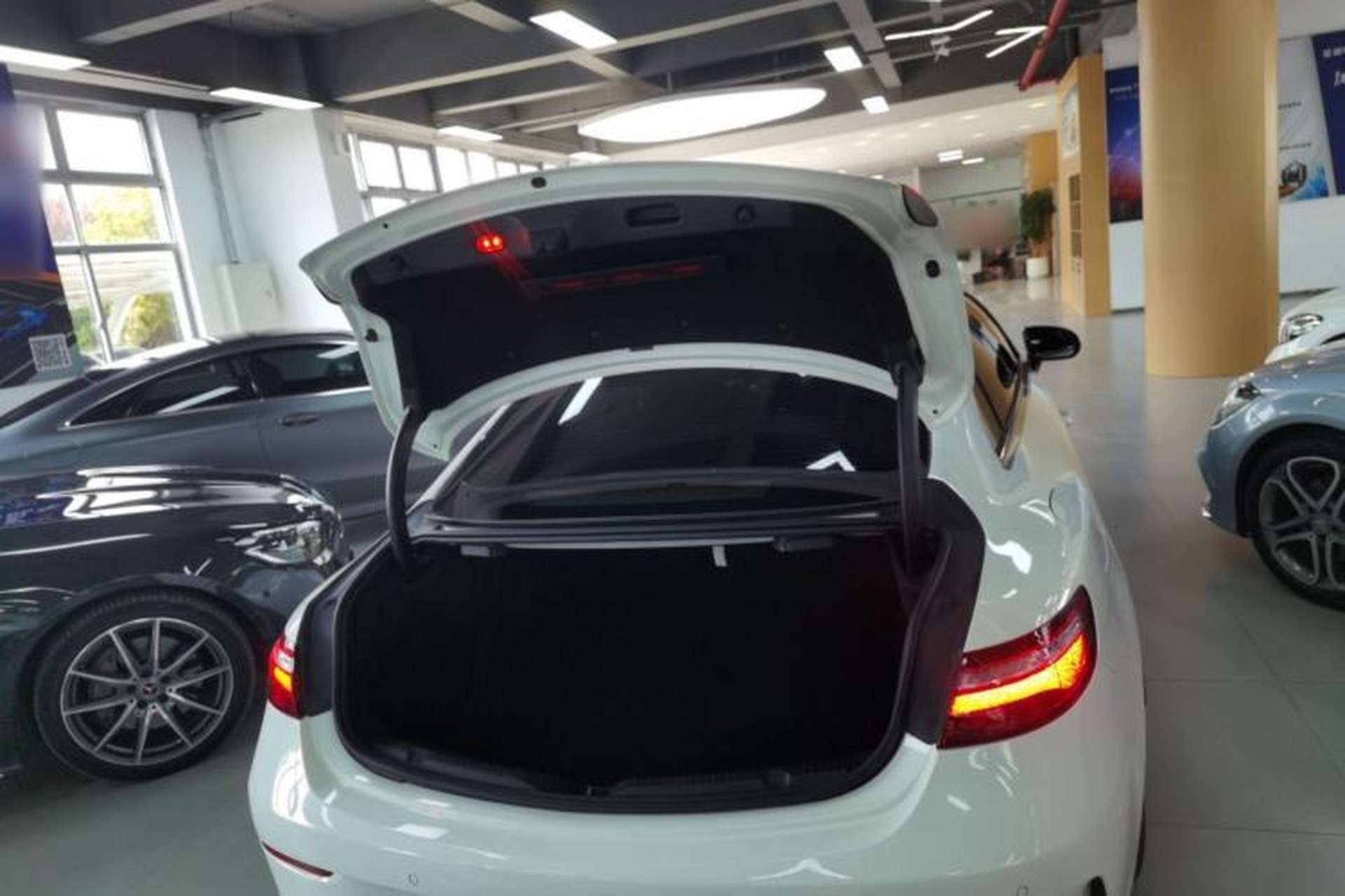 Used Mercedes-Benz E-Class 2017 E 200 Coupe Trunk