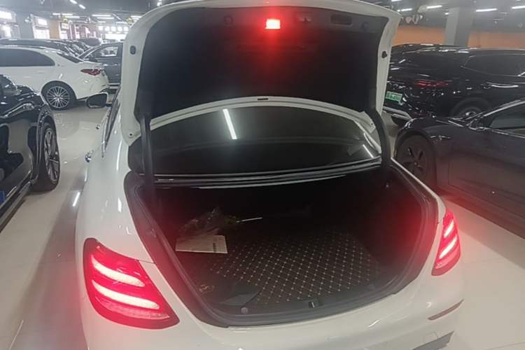 Used Mercedes-Benz E-Class 2017 E 300 L Sporty and Stylish Model Trunk