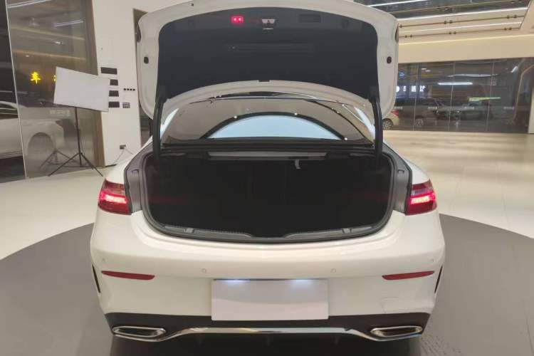 Used Mercedes-Benz E-Class 2017 E 200 Coupe Trunk